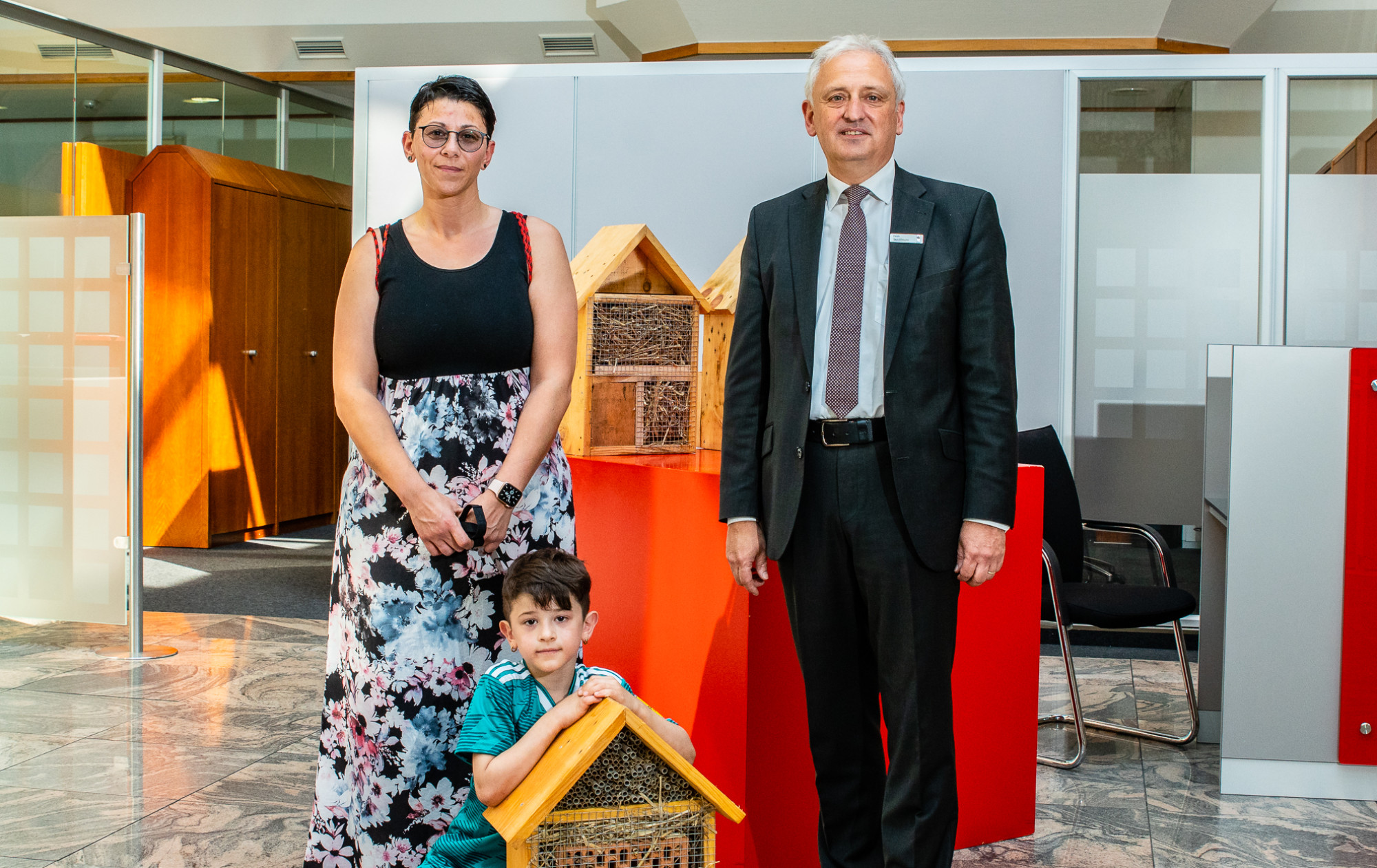 v.l. L.Bruder und Noha für die Kita Ideenreich Familienzentrum Reckl. , Guido Twachtmann-Sparkasse