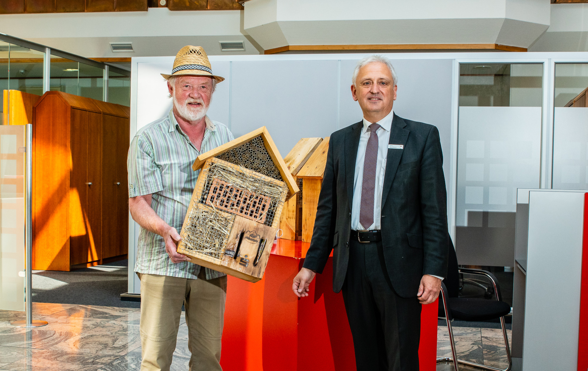 v.l. ,  Heinz -Günther Fries eigenen Garten  , Guido Twachtmann-Sparkasse